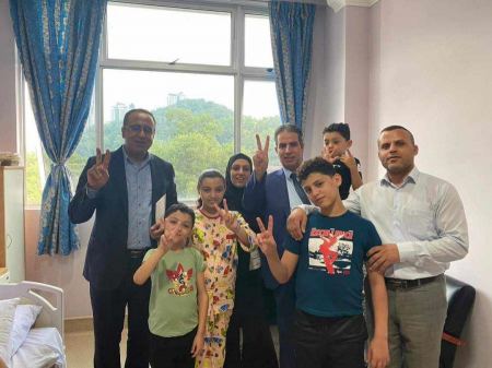 سفارة دولة فلسطين لدى ماليزيا تعود جرحى العدوان على غزة في المستشفى العسكري بكوالالمبور